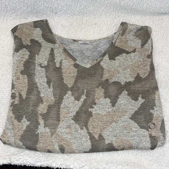 Studio 1886 Womens Plus Size Gray Camouflage V Neck Sweater with Silver 3X - Picture 7 of 13